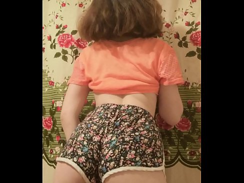 ❤️ מותק צעיר סקסי פושט את המכנסיים הקצרים במצלמה ❤️ סופר-פורנו אצלנו ❌️❤